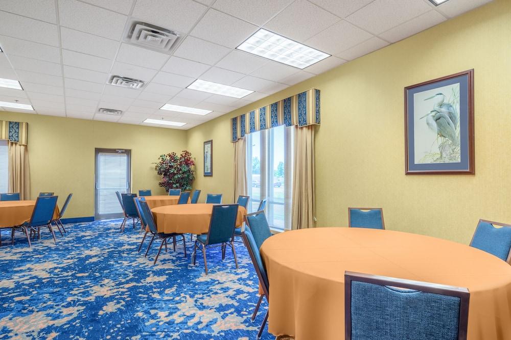 Holiday Inn Express Cambridge By Ihg Екстериор снимка