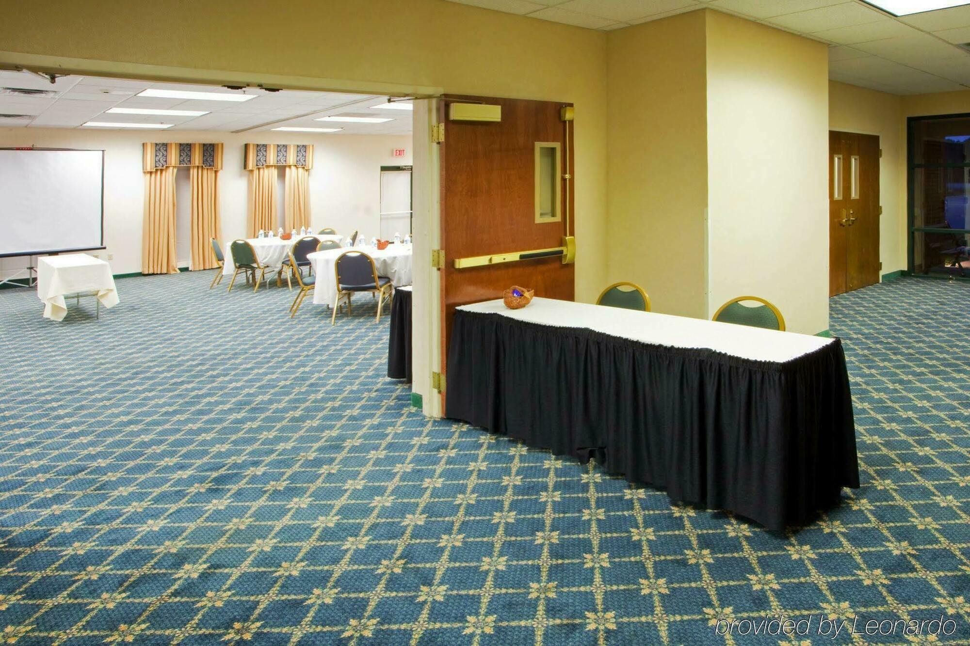 Holiday Inn Express Cambridge By Ihg Екстериор снимка